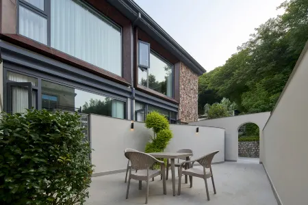 Fans Yujian · Mountain View Wild Luxury Designer Villa (Putuoshan Airport Wugongzhi Wharf Branch)