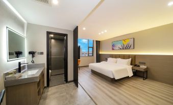 Pai Esports Hotel (Xiangcheng Lianhua Avenue People's Park Branch)