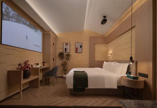 호텔 입구 및 위치 안내