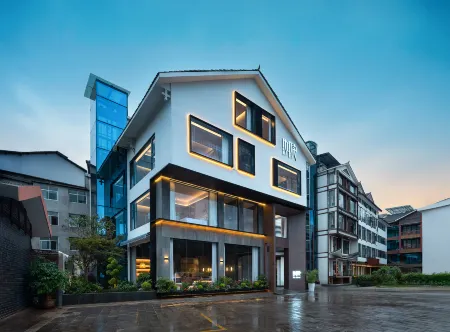 Zhangjiajie Ruyuan Homestay (Wulingyuan Landmark Store, National Forest Park) Отели рядом с достопримечательностью «Zhangjiajie National Forest Park»