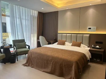 Banbar Maiqu River Mansion Homestay Отели в г. Бяньба