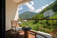 Under the Tree Art Hot Spring Homestay Hotel a Luding