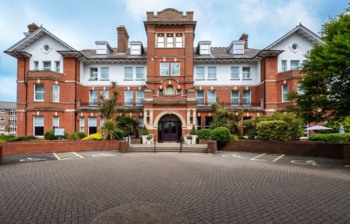 Holiday Inn FARNBOROUGH by IHG