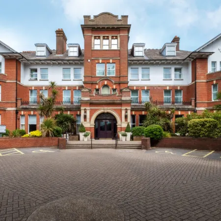 Holiday Inn FARNBOROUGH by IHG