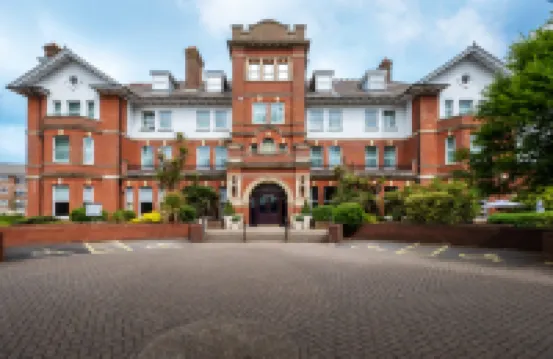 Holiday Inn 法恩伯勒 住宿飯店