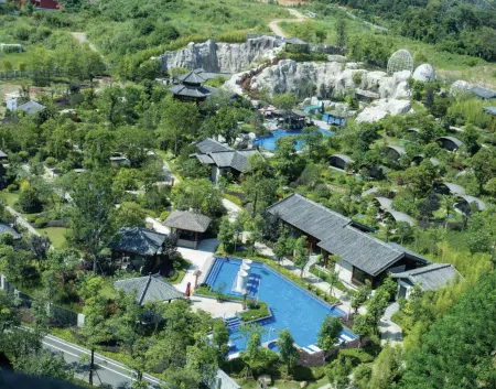 Phoenix City Hot Spring Resort Отели рядом с достопримечательностью «Minjiang College»