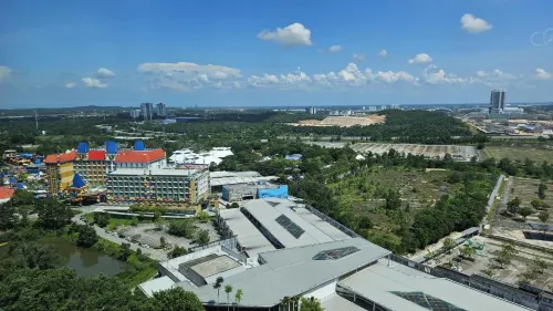 HostaHome Suites at Afiniti Residence Walk to Legoland