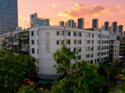 Yunzhi Shang Hotel (Kunming Tongde Plaza Xiaocaiyuan Subway Station Branch) Hotels in Lianhuachi Area