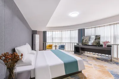 Zhongzhou Hotel (Jiaozuo High-Speed Railway Station Wangfujing Plaza) Hotels near Henan University of Technology (South Campus)