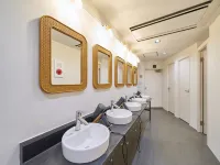 Yokohama Chinatown 3 min walk / Motomachi & Nihon-Odori Station 5 min walk / Cabin-style rooms