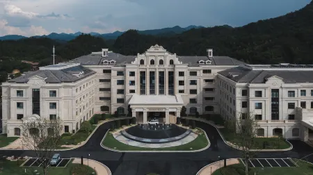 The Dragon Hotel Wuyi Hot Spring Отели в г. Уи