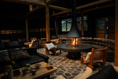 Songpan Yungu Hongduo Homestay Отели рядом с достопримечательностью «Huanglongshan Yuanshi Forest Sceneic Area»