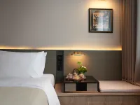 STADSBESÖK Longzhu Hotel (Yibin Hejiangmen Daguanlou) Hotels in Yibin