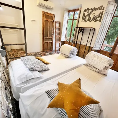 Host53 Hotel dekat Arena Plaza de Toros