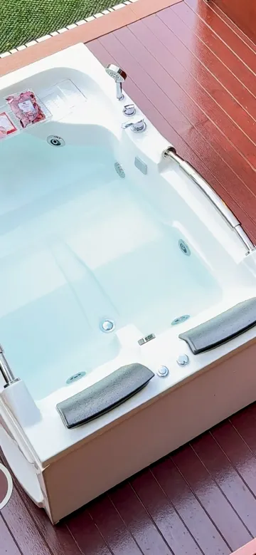 แฟมิลี่ จากุชซี วิลล่า