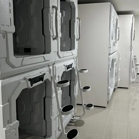 Kiwi Capsule Hotel Отели рядом с достопримечательностью «Станция надземного метро Siam»