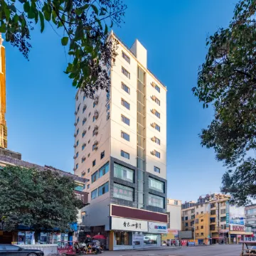 Qingyun Seasons Hotel (Weining Caohai Convention and Exhibition Center, Bijie)