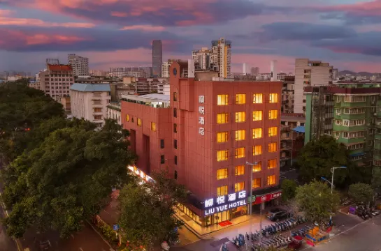 Liuyue Hotel (Liuzhou Wuxing Shangye Buxingjie Dewang Xintiandi)