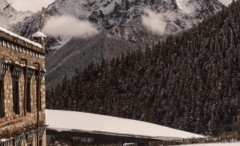 Daocheng Yading AZARA Nomad Black Highland Barley Hotel