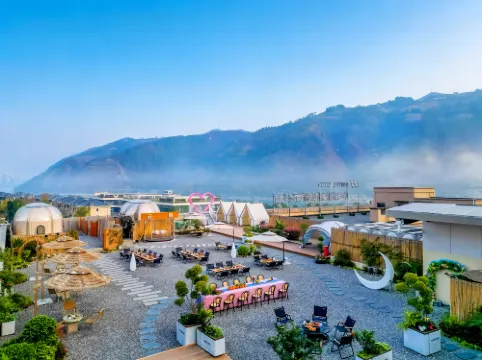 Kuoyue Yunqi Hotel (Fengjie High-speed Railway Station)