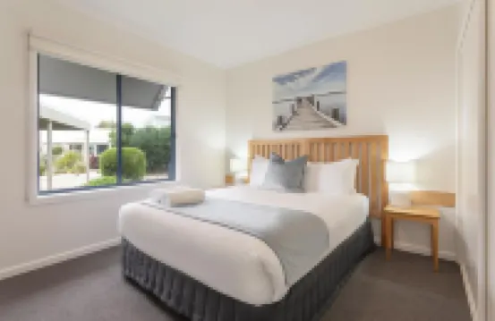 Captains Cove Resort - Waterfront Apartments
