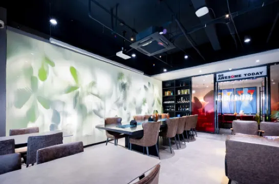 HÉONIC HOTEL & SUITES - Exclusive 2-3 Bedroom Family Suites+Curated Itineraries+Cat Coffee Öffentliche Flächen Photos