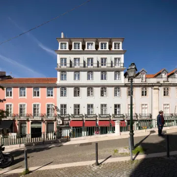 Esqina Cosmopolitan Lodge Hotels near Largo de Sao Carlos