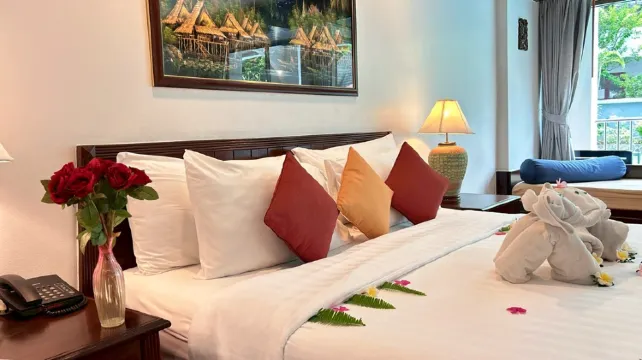 ห้องดีลักซ์เชื่อมกับสระว่ายน้ำ