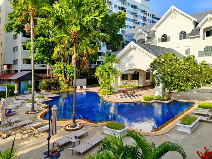 Pooh Beach Resort & Spa