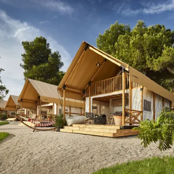 Arena One 99 Glamping Hotel a 