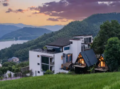 Floral Lux Hotel·Yichun Jiuyu Xinzhi Light Luxury Homestay (Mingyueshan Hot Spring Resort Branch)