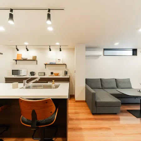 98m²｜Best Location｜Free Parking｜Luxury 4-Floor Private House