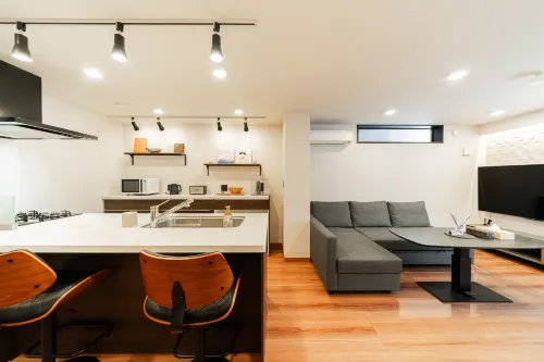 98m²｜Best Location｜Free Parking｜Luxury 4-Floor Private House