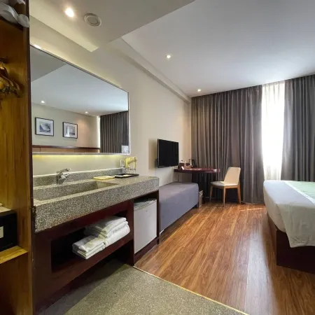 CLOVER HOTEL MONIVONG - BY EMMA