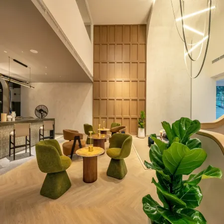 ROYS Hotel Bangkok Отели рядом с достопримечательностью «Станция экспресс-поезда Ramkhamhaeng»