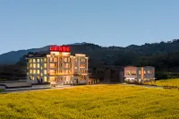 Shanheyue Holiday Homestay (Wuyuan Huangling Scenic Area Branch)