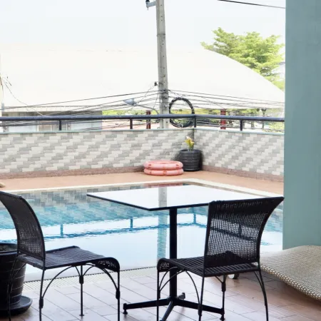 Cozy Donmueang Hotel