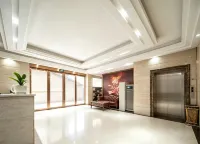 Qi Yu · Elegant Hotel (Taohang Pedestrian Street Store) - parking