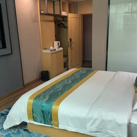 Cenxi Hongtai Hotel