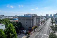 Yiju Yun Hotel (Gaoyou World Trade Plaza South Gate Street Store) - parking