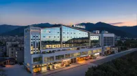 Vienna International Hotel (Mianning County Government Branch) - Parking