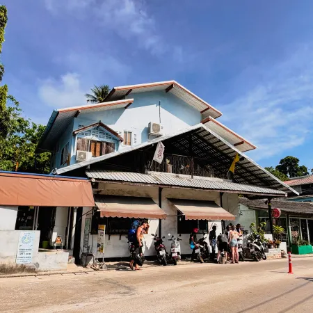Nok Guesthouse & Hostel
