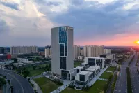 Jinan Changqing Wanda Moments Hotel - parking