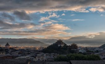 Sum·Less Anyu · Himalayan Sacred View Inn (Big Buddha Prayer Wheel Store)
