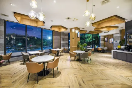 Yangjiang Jiangcheng Junyi Square Atour X Hotel