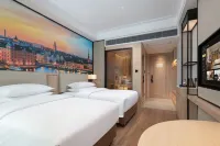 Vienna International Hotel (Jingmen Railway Station Jingchu University of Technology) - parking