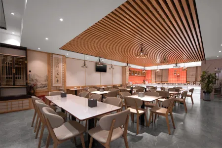 Aibo Hotel (Zhengzhou Jingsan Road,Provincial People's Hospital) Отели рядом с достопримечательностью «North China University of Water Resources and Electric Power Relational Area»