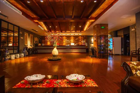 Blue and White Porcelain Hotel Отели в г. Цзыгун