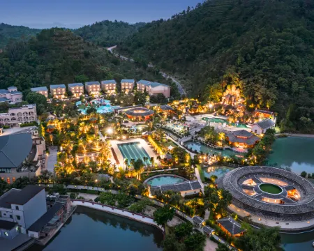 Meizhou Wuhua Hot Mineral Mud Hot Spring Resort Hotel di Wuhua