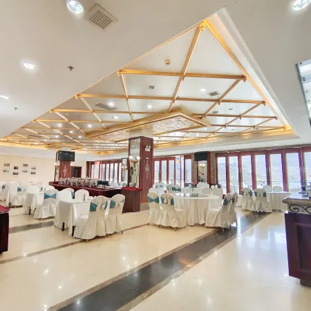Silver Lake Island Hotel At Lugu Lake, Yunnan